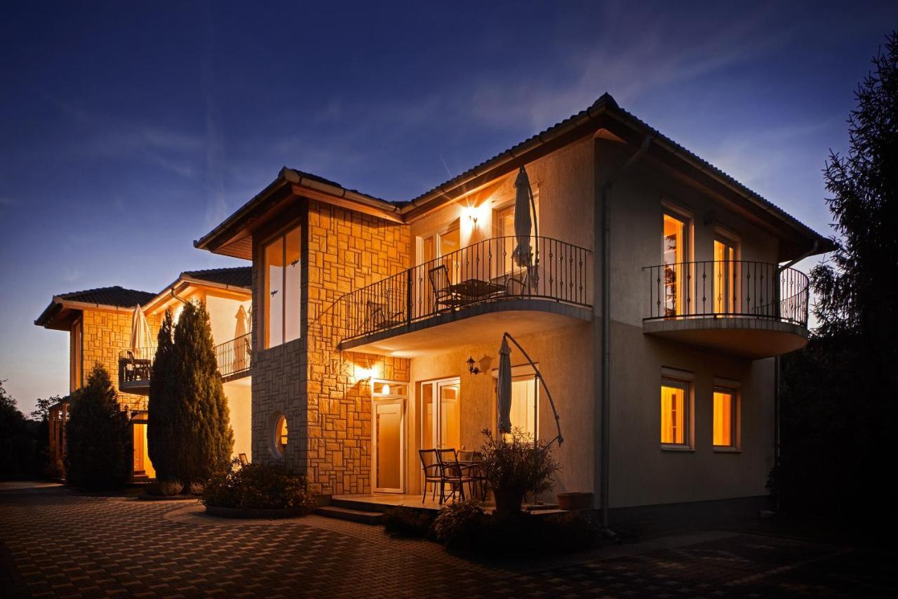 Balatonlelle Apartmanhaz Екстер'єр фото
